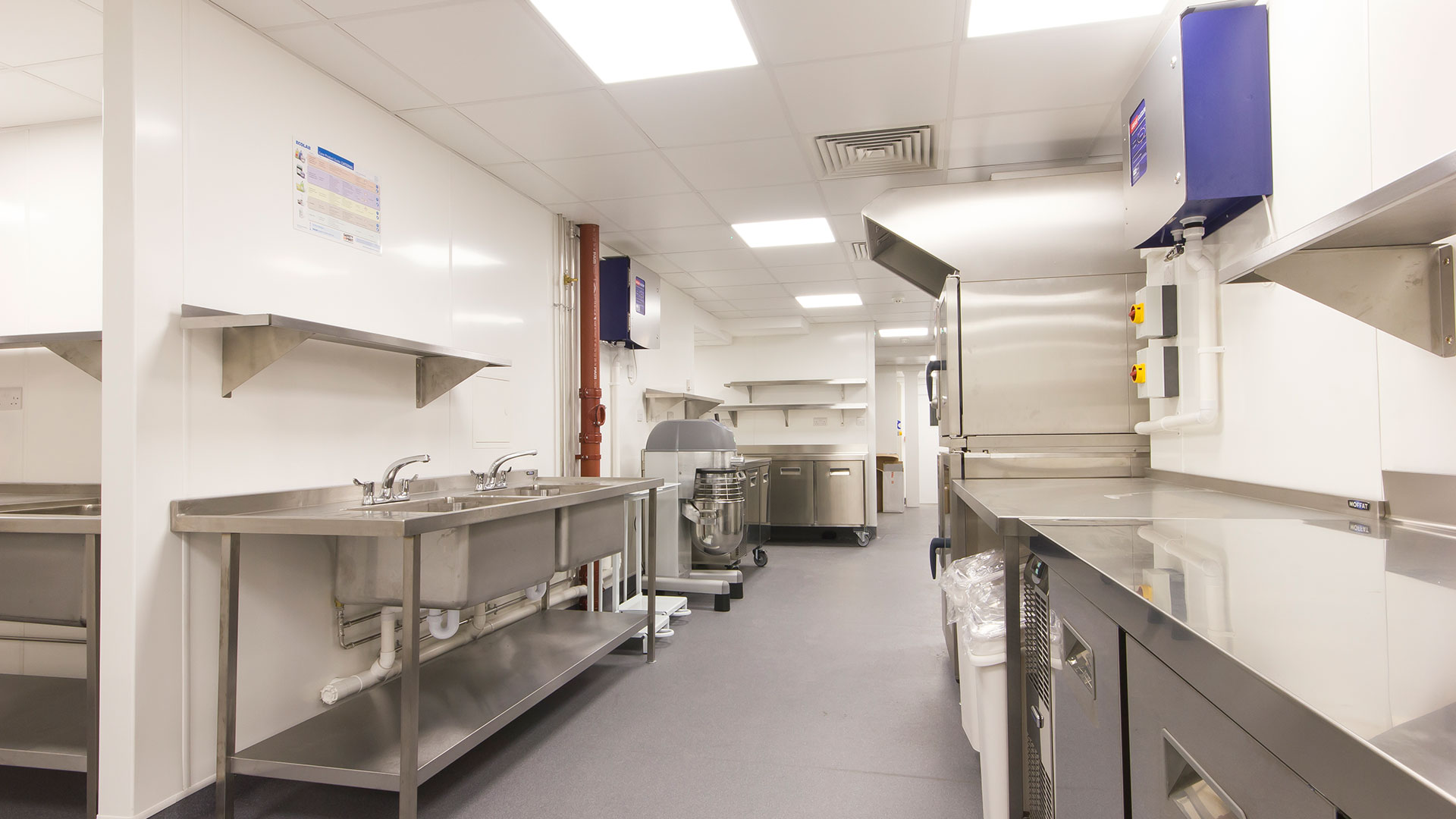 Somerset House Compass Kitchen 2)